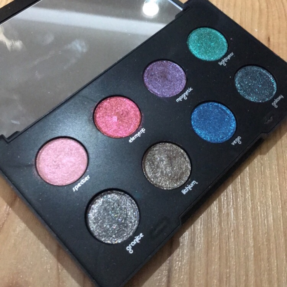 Urban decay moon dust palette